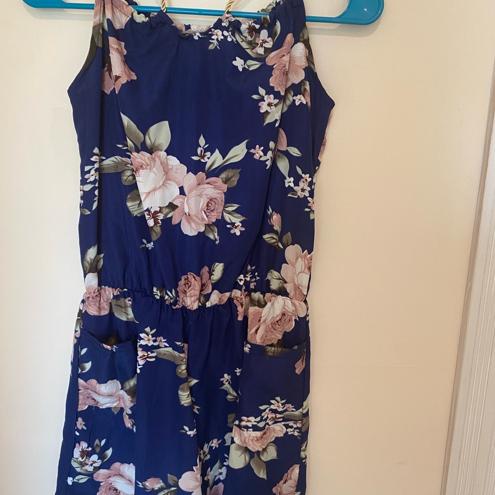 Floral romper with pockets!! brand new never worn
